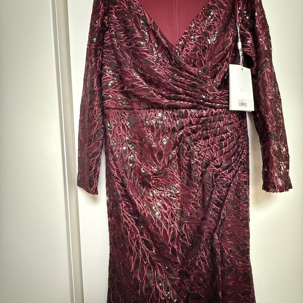 NWT | Mac Duggal 12412 Garnet Red Long Sleeve Sequined V-Neck Gown Size 12 - Picture 7 of 15